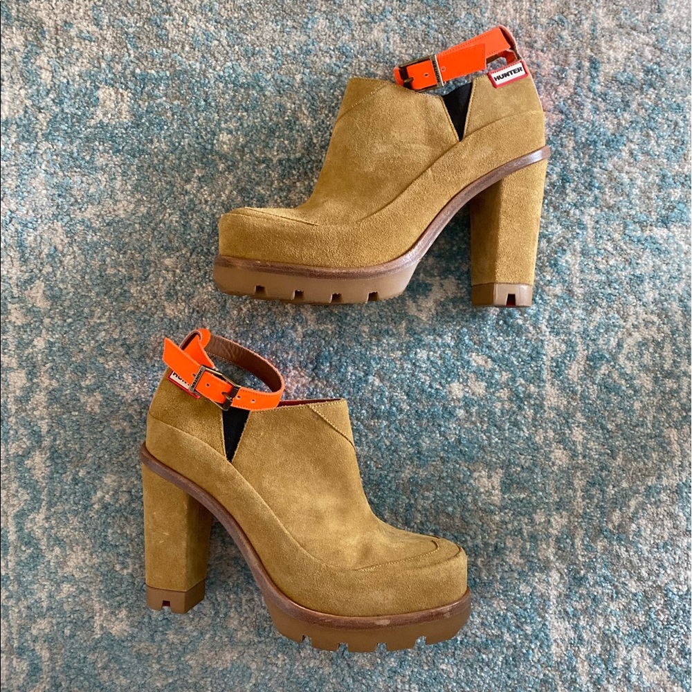 Hunter tan heeled booties